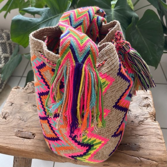 NEW - Wayuu Authentic Colombian Mochila handwoven bag - Picture 2 of 4